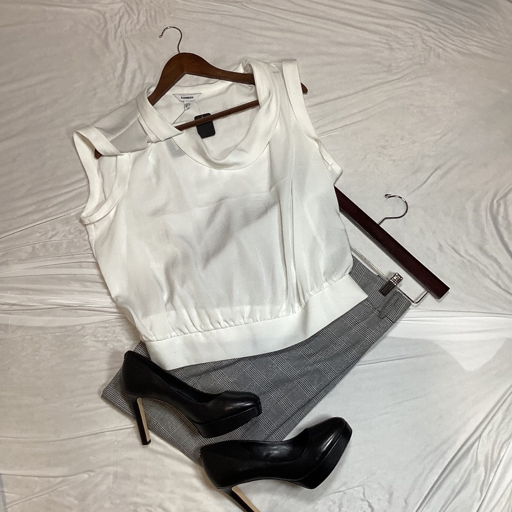 153. Express White Cap Sleeve Blouse NWT Size XL